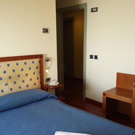 Hotel Il Castellaccio Piccione Ruang foto