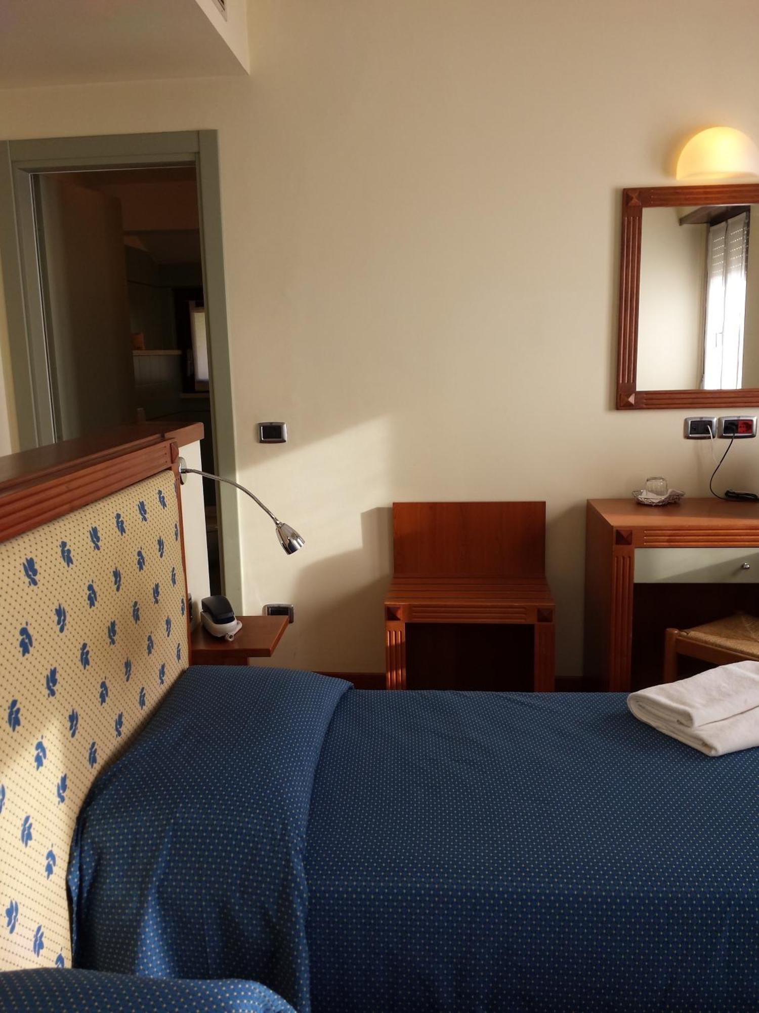 Hotel Il Castellaccio Piccione Ruang foto