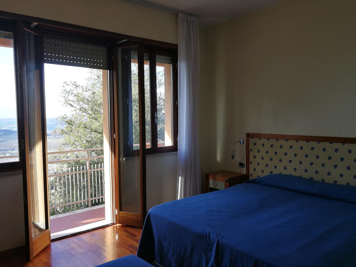 Hotel Il Castellaccio Piccione Bagian luar foto