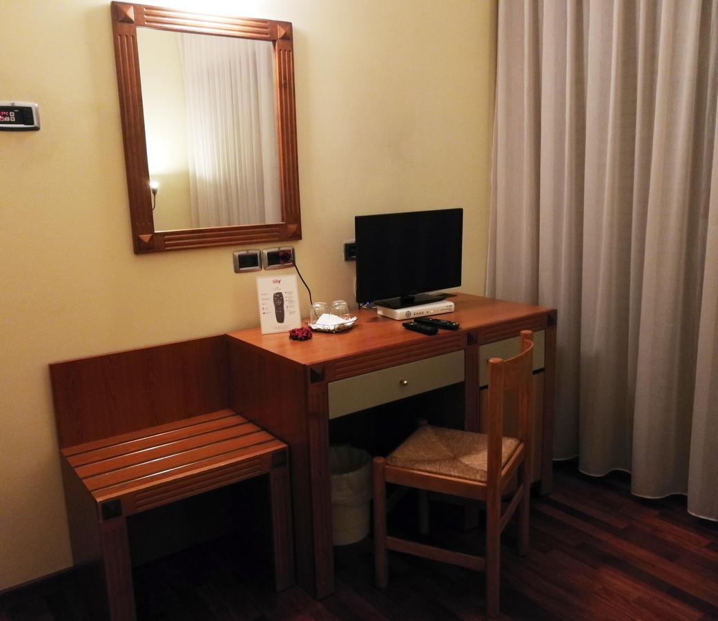 Hotel Il Castellaccio Piccione Bagian luar foto