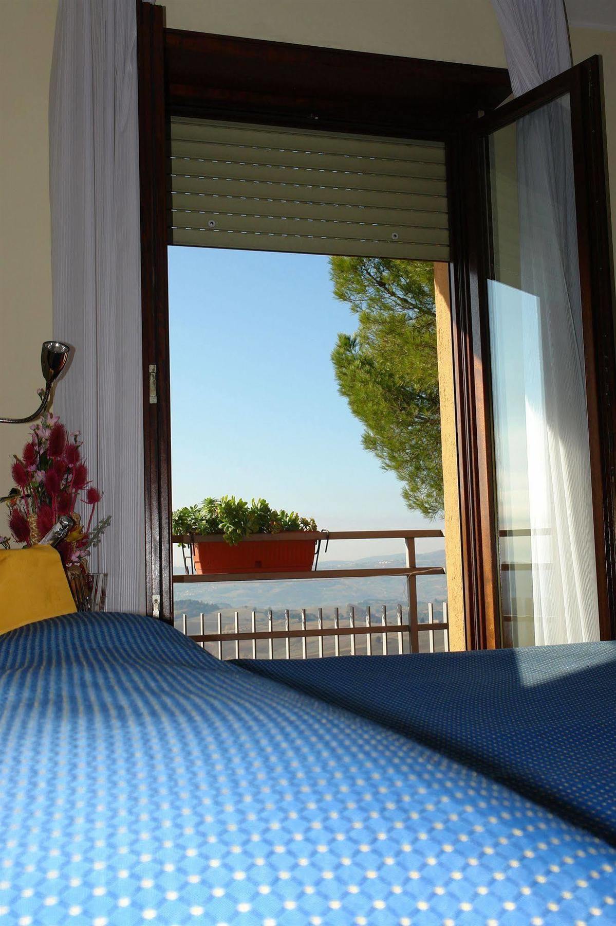 Hotel Il Castellaccio Piccione Bagian luar foto